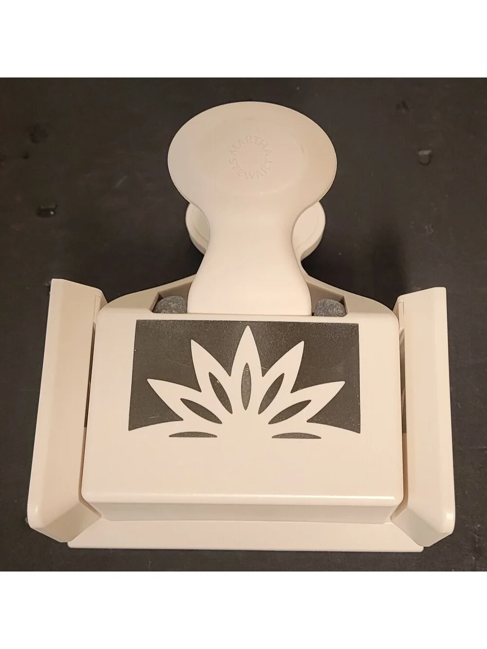 Martha Stewart Crafts Aster Flower Deep-Edge 1.25